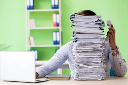 digital invoice laptop