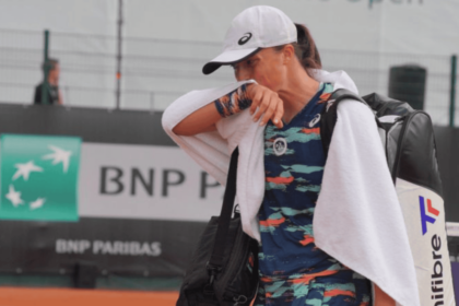 Iga Swiatek Daria Abramowicz tennis court