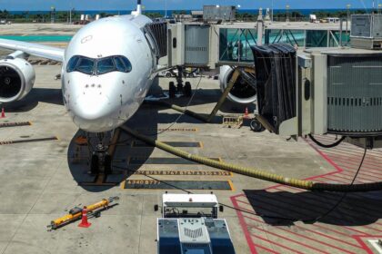 airplane emergency landing