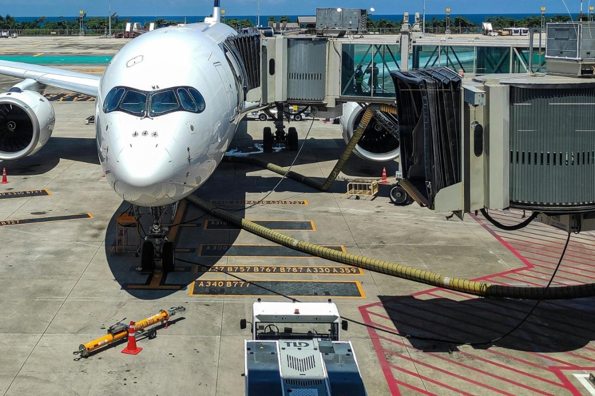 airplane emergency landing