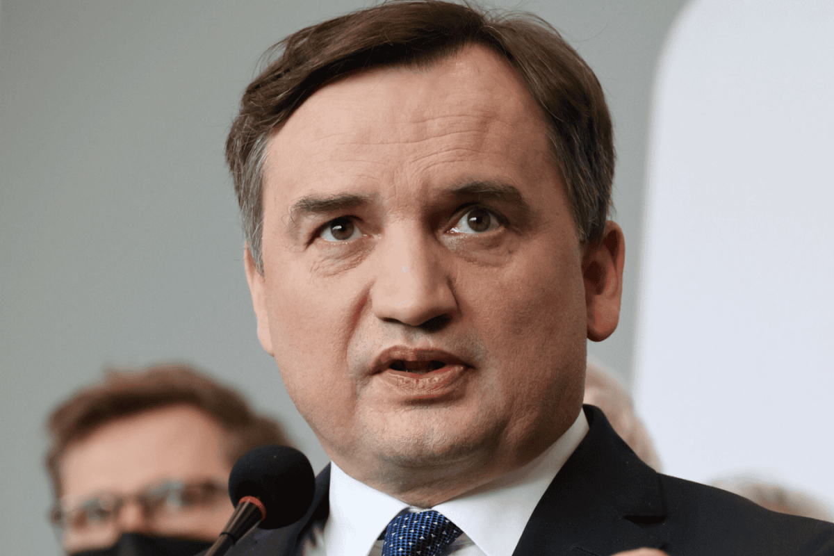 courtroom politicians conflict