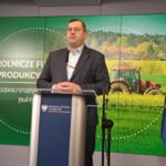 minister agriculture field