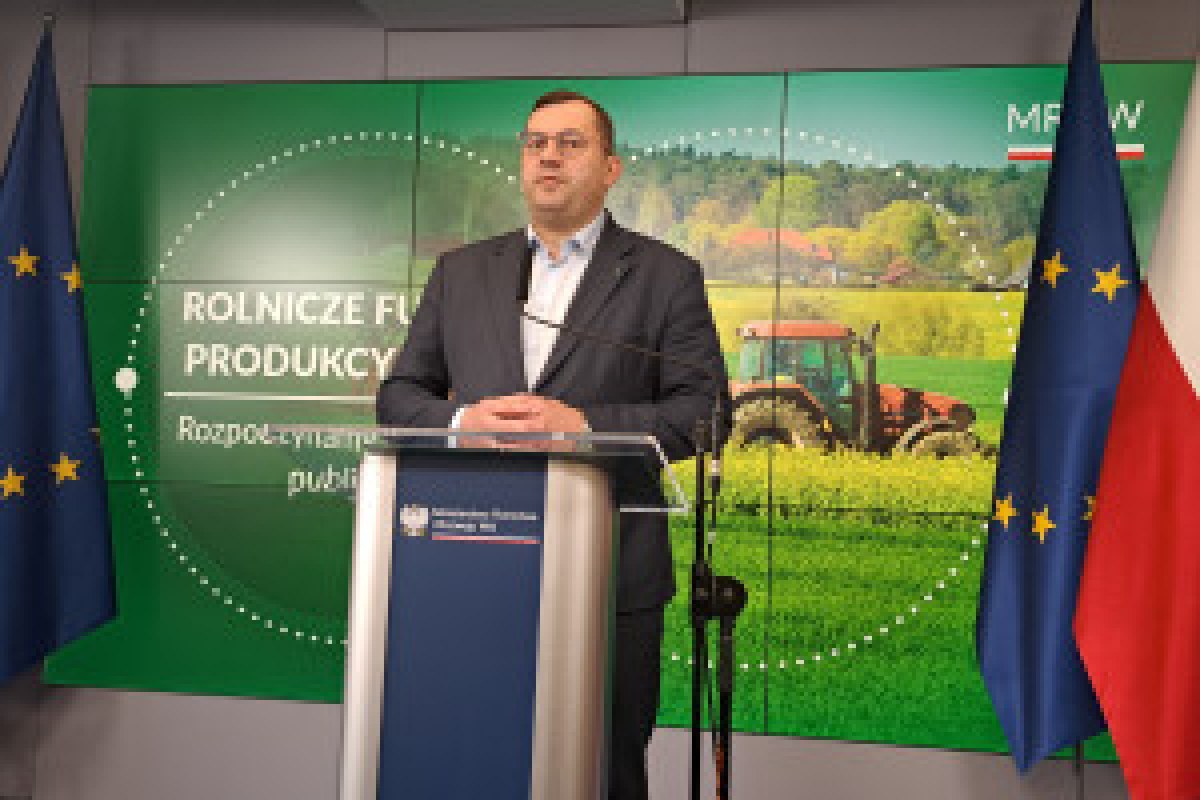 minister agriculture field