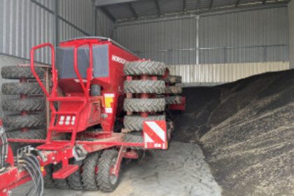 tractor field fertilizer