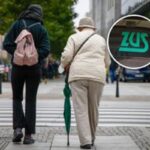 elderly man calculator