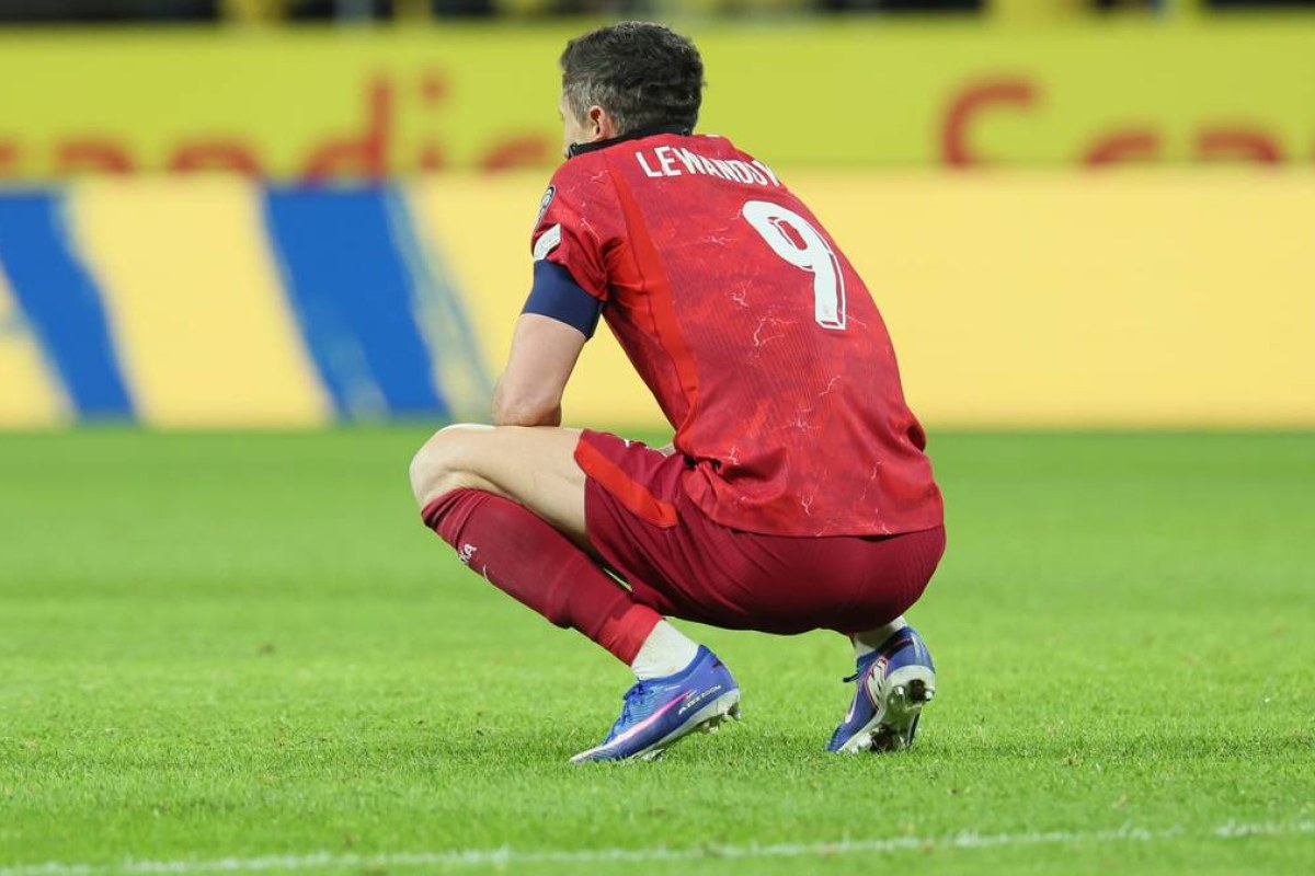 Robert Lewandowski pensive