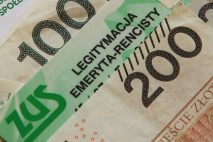 senior with calendar