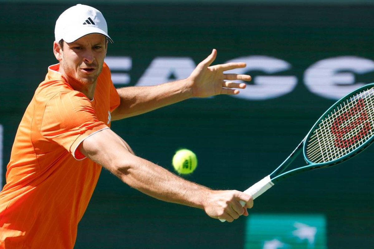 tennis match clay court