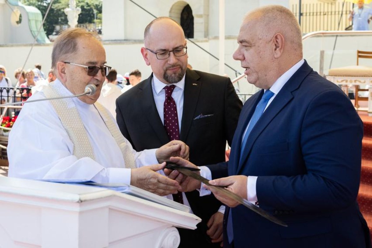 ceremonial sword gift