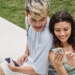 couple texting phone