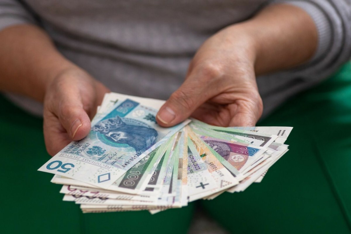 parliament money hands