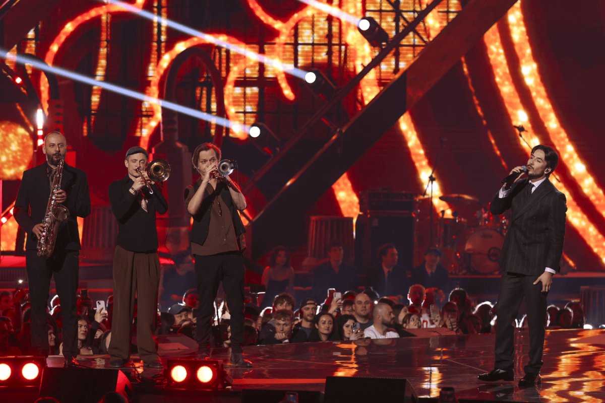 Dawid Kwiatkowski performing