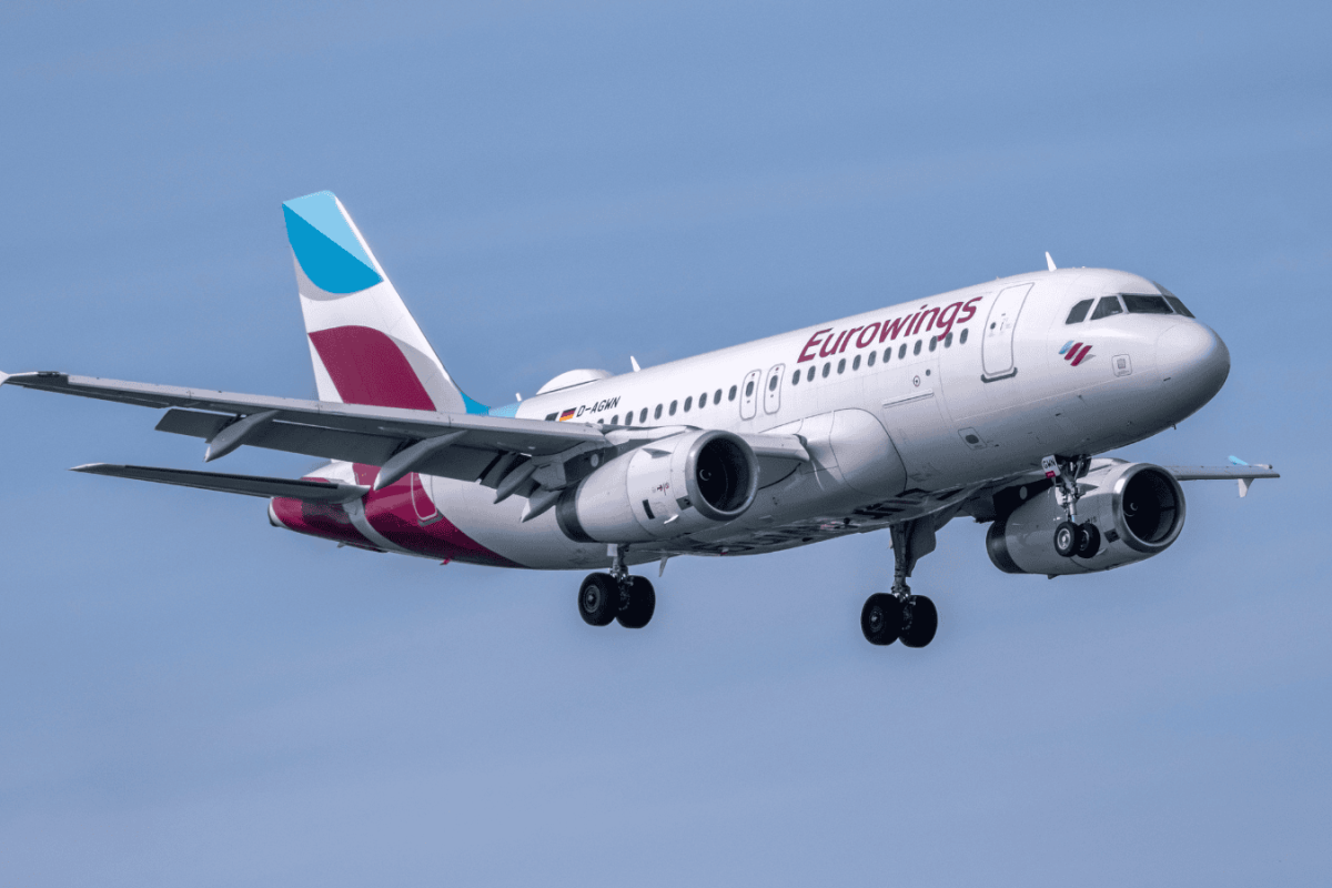 emergency landing airplane