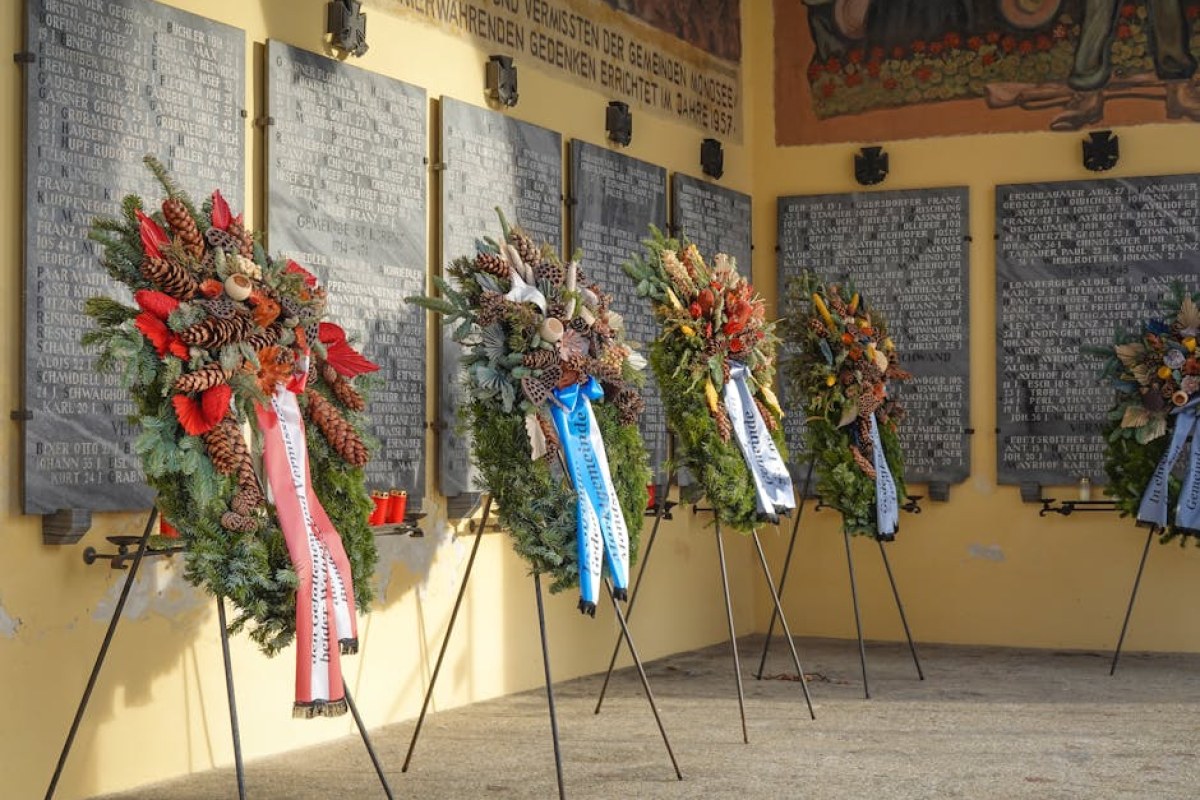 memorial ceremony wreaths