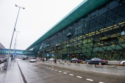 airport terminal crowd