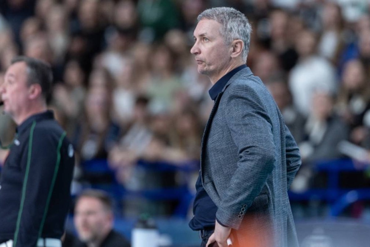 volleyball team celebration