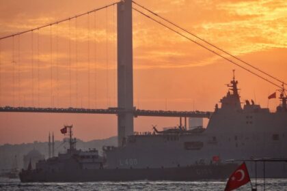 Strait of Hormuz warships