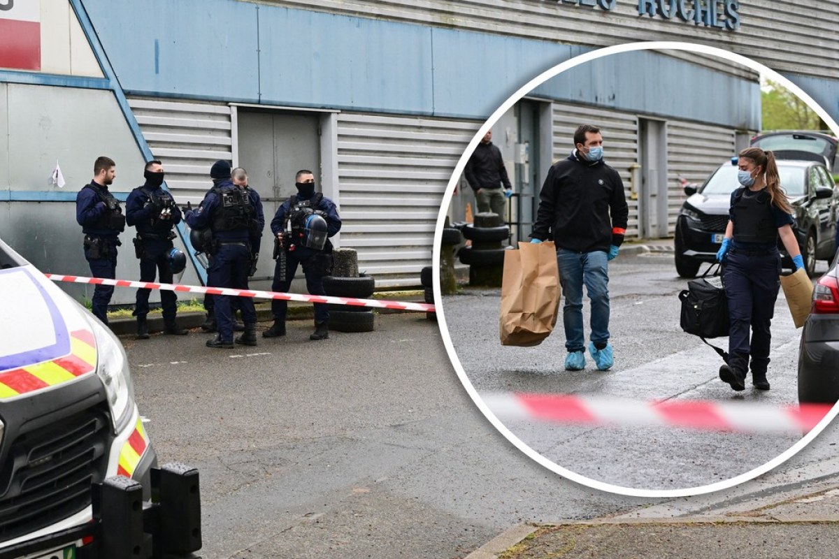 French shopping mall police