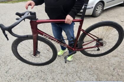 police chase cyclist