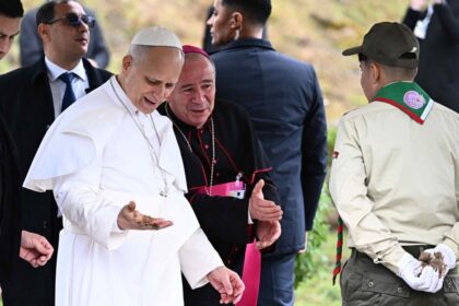 pope handshake soil