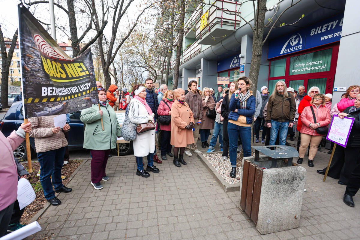 protest clinic conflict