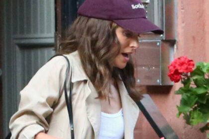 pregnant actress smiling