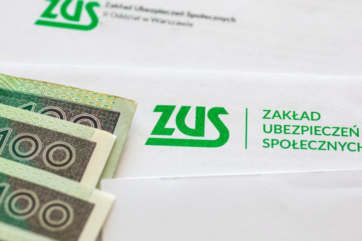 senior reading letter