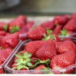 strawberries market deception