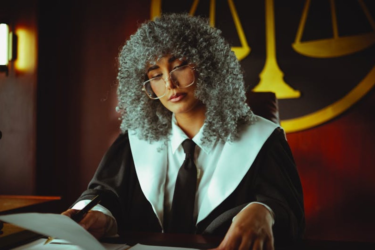 bank teller courtroom