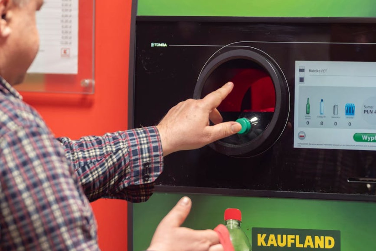 bottle deposit machine