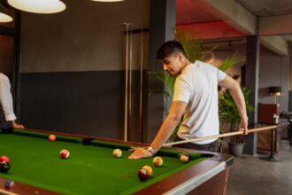 snooker players competing