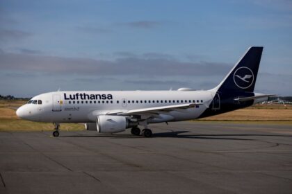Lufthansa airplane luggage
