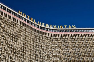 Uzbekistan cashless reform queue