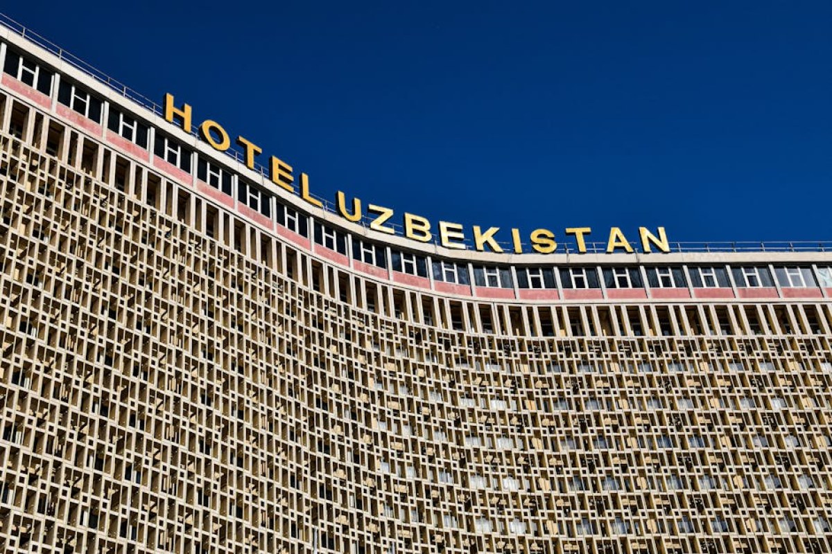 Uzbekistan cashless reform queue