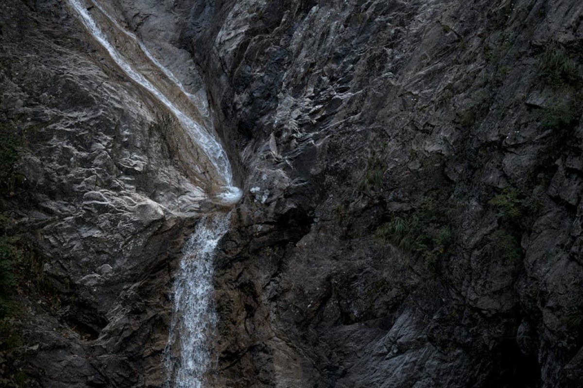 waterfall cliff accident