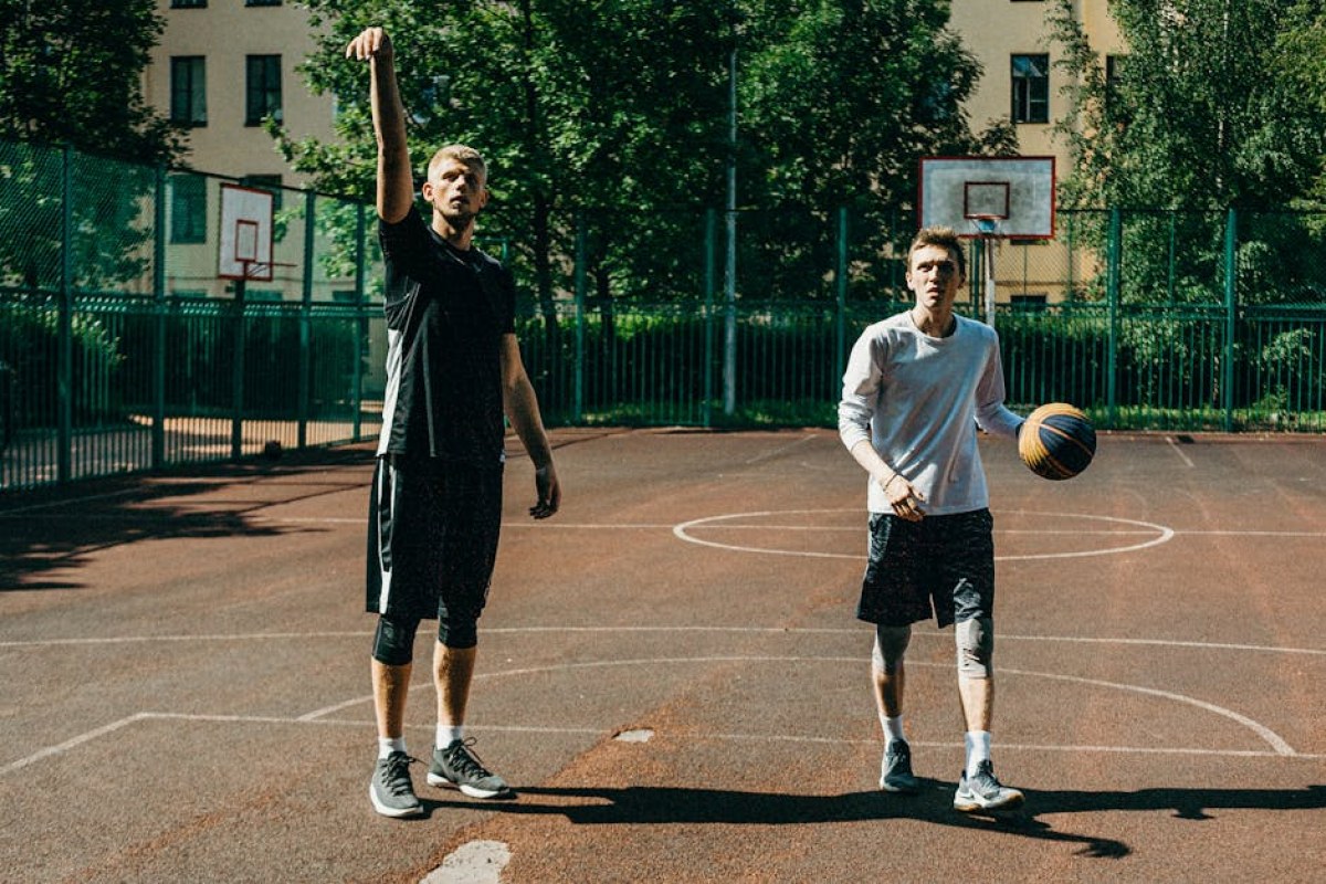 basketball player court