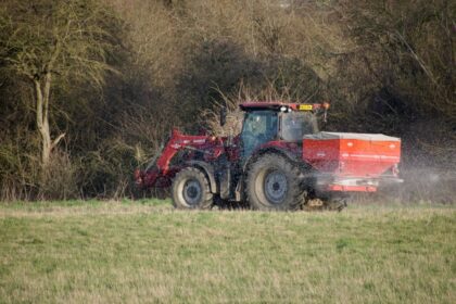 tractor field fertilizer