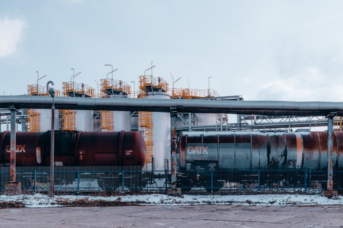 oil refinery tankers