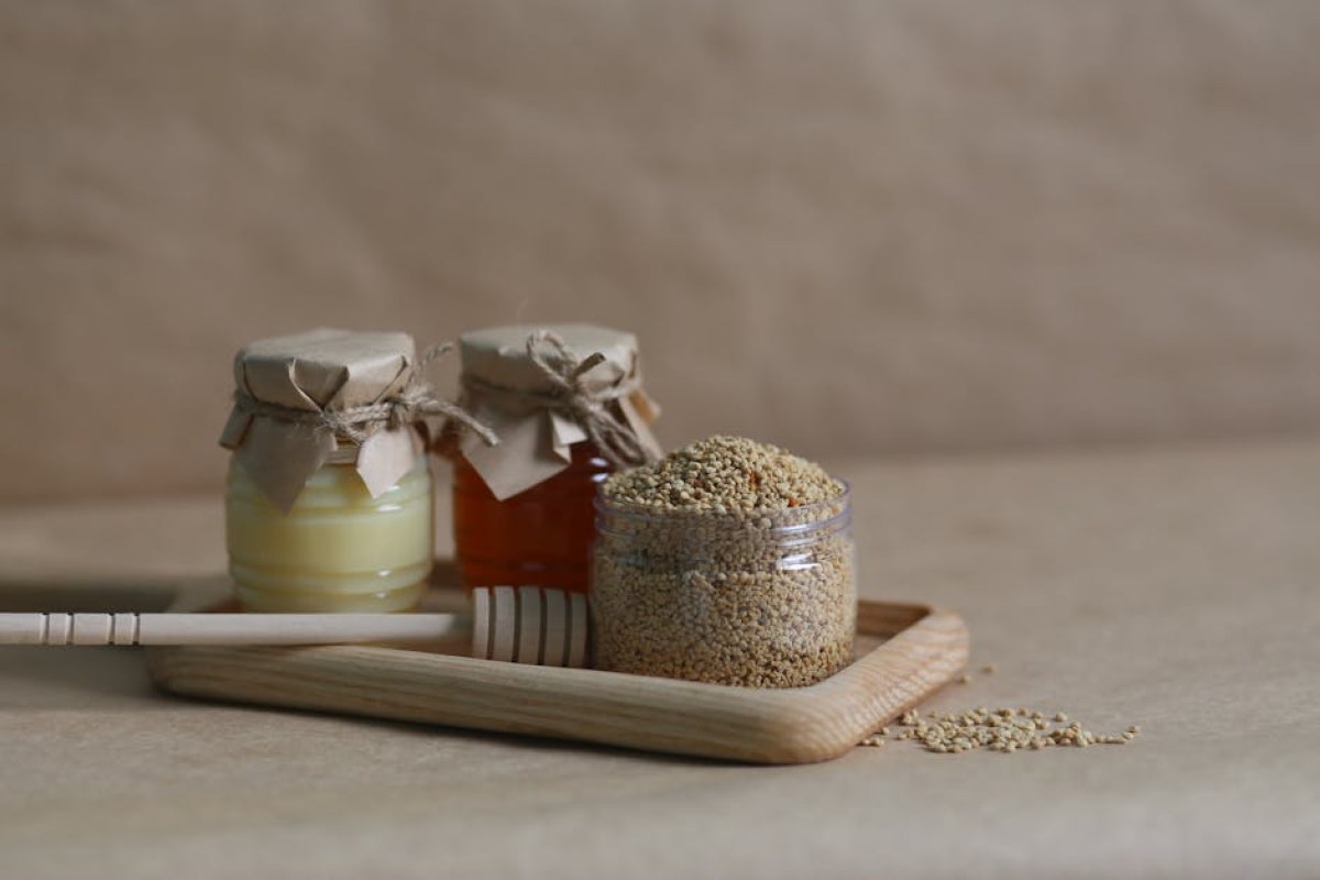 honey jar with pollen