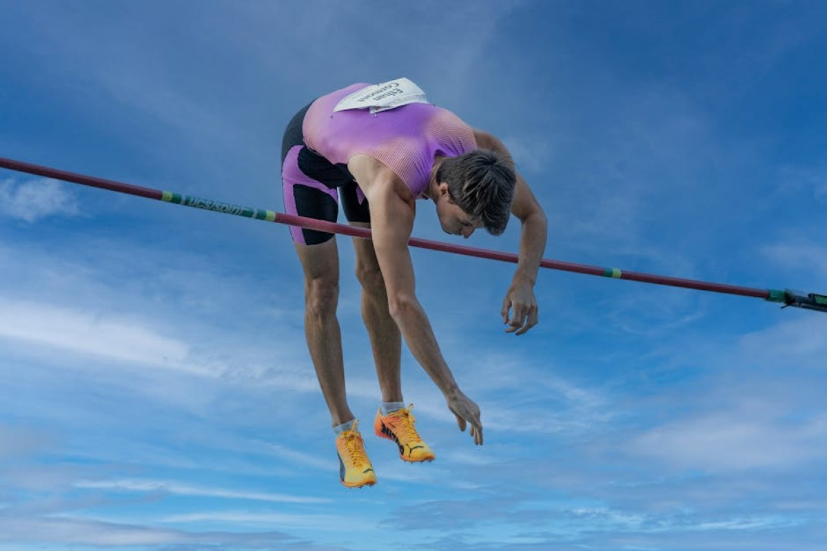 pole vault athlete