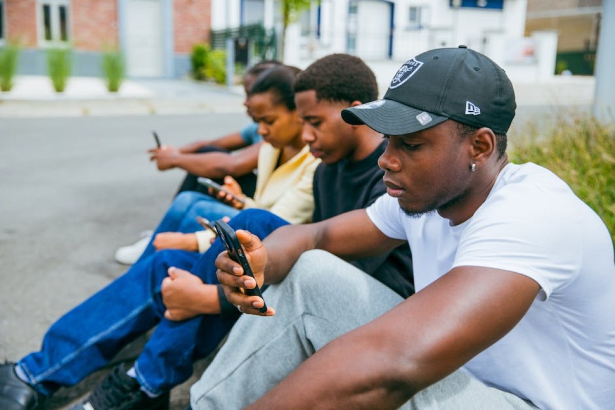 young people using smartphones