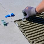 tiles laying worker
