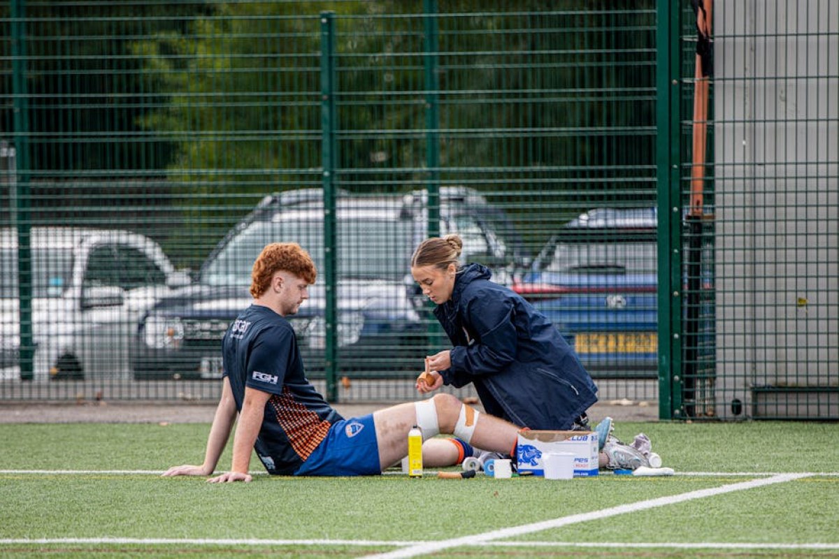 football player injury knee
