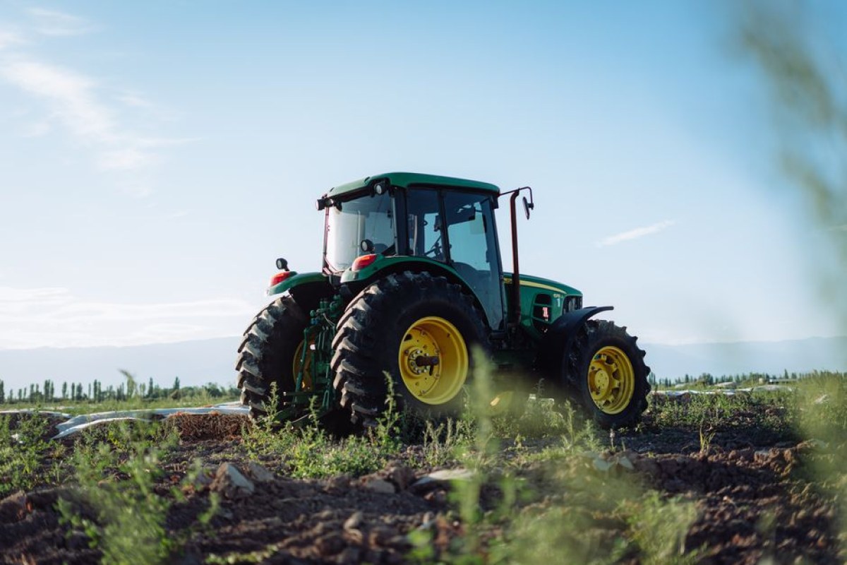 tractor agricultural vehicle