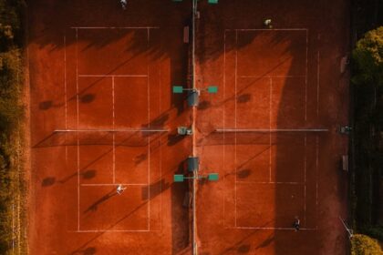 tennis match clay court