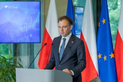 Premier Tusk i minister Domański przedstawili pakiet pięciu programów inwestycyjnych