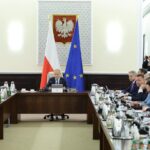 Rząd przyjął pakiet ustaw chroniących dzieci w internecie i wspierających opiekę nad najmłodszymi