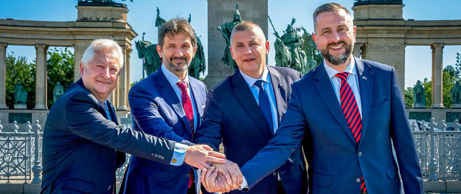 Ministrowie obrony V4 w Budapeszcie: wspólne ćwiczenia i rozbudowa rurociągów paliwowych
