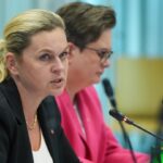 Sejmowa komisja poparła projekt ustawy o telefonach w szkołach