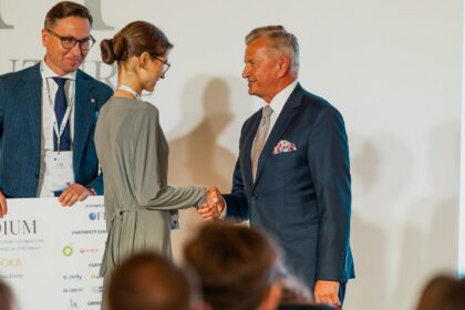 Wiceminister Wziątek na gali stypendialnej Our Future Foundation